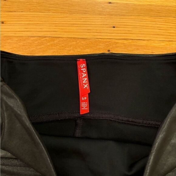 Spanx black faux leather leggings size small - Picture 3 of 3